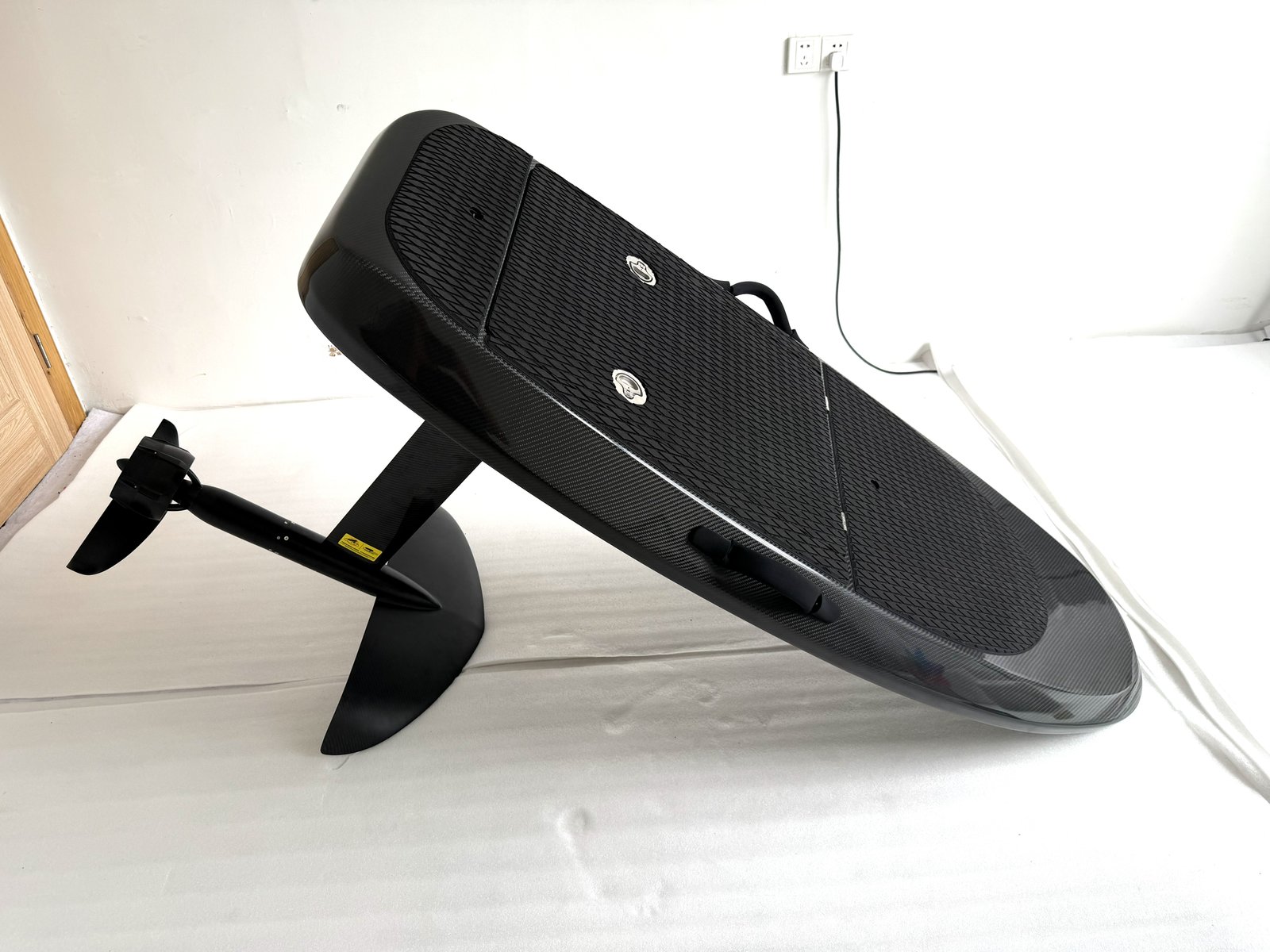 High‑speed carbon fiber electric e‑foil board for sea and lake surfing